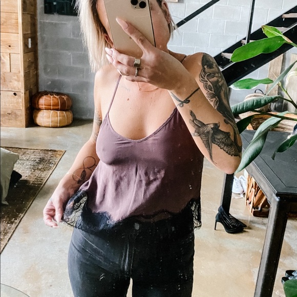 Wilfred 100% silk cami tank with lace detailing at the hem; size xxs. - Picture 4 of 7